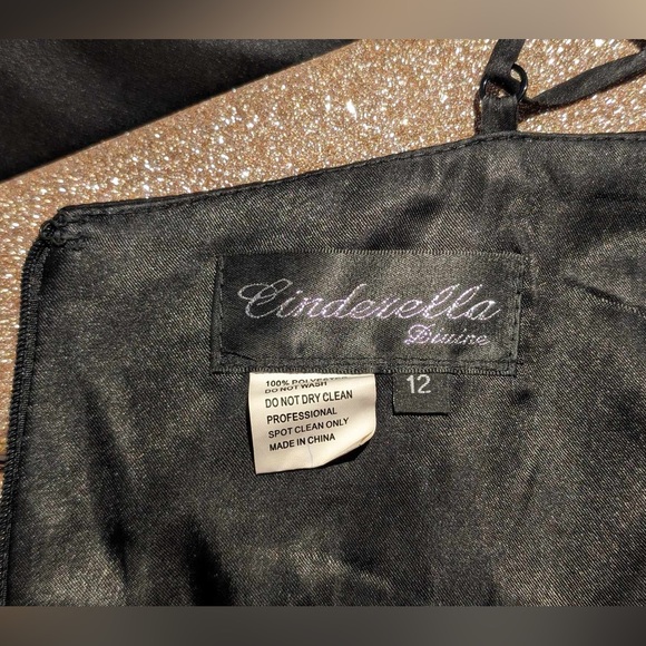 Robe de bal en satin noir - Picture 5 of 5